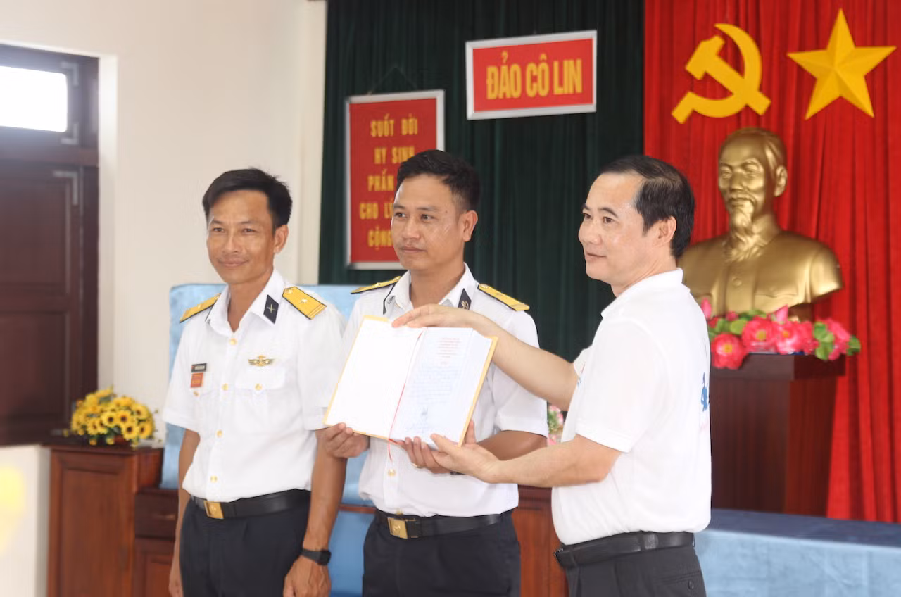 Hải trình ý nghĩa mang hơi ấm đất liền ra Trường Sa và nhà giàn DK1 -0