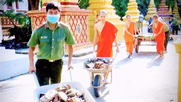 Công an Bạc Liêu hỗ trợ đồng bào đón Tết Chol Chnam Thmay vui tươi, an toàn