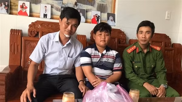 Nam sinh 12 tuổi cứu 2 người thoát đuối nước