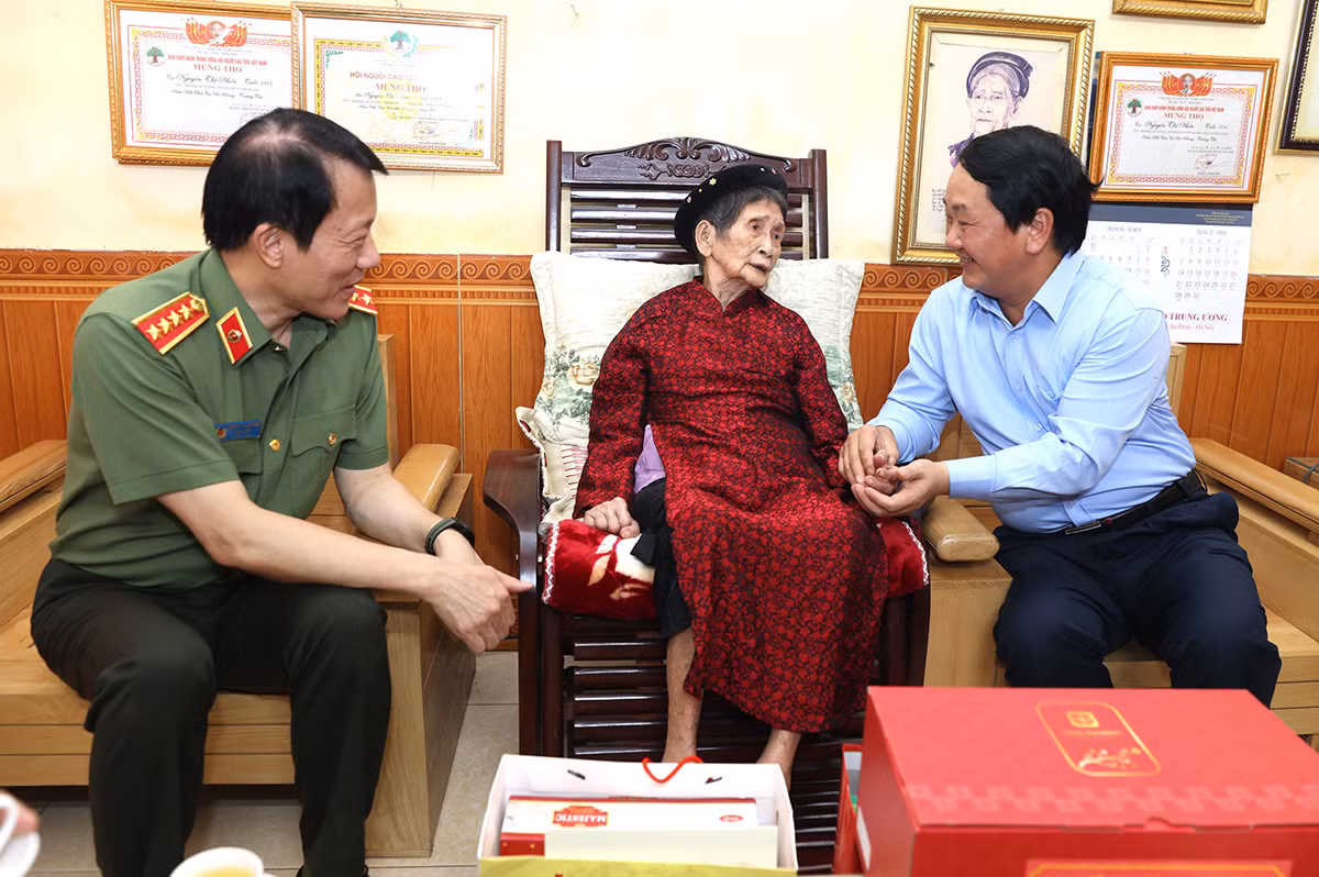 Khắc ghi công ơn, tiếp bước truyền thống anh hùng -0