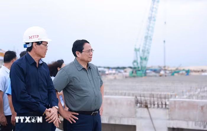 Thủ tướng Phạm Minh Chính khảo sát các dự án hạ tầng tại tỉnh Quảng Trị -0