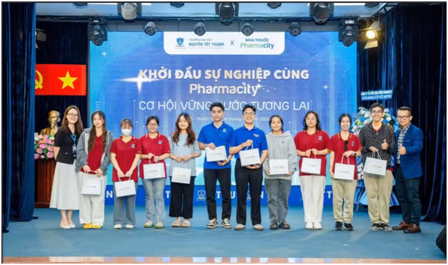 Mở rộng cơ hội nghề nghiệp cho sinh viên ngành Dược -0