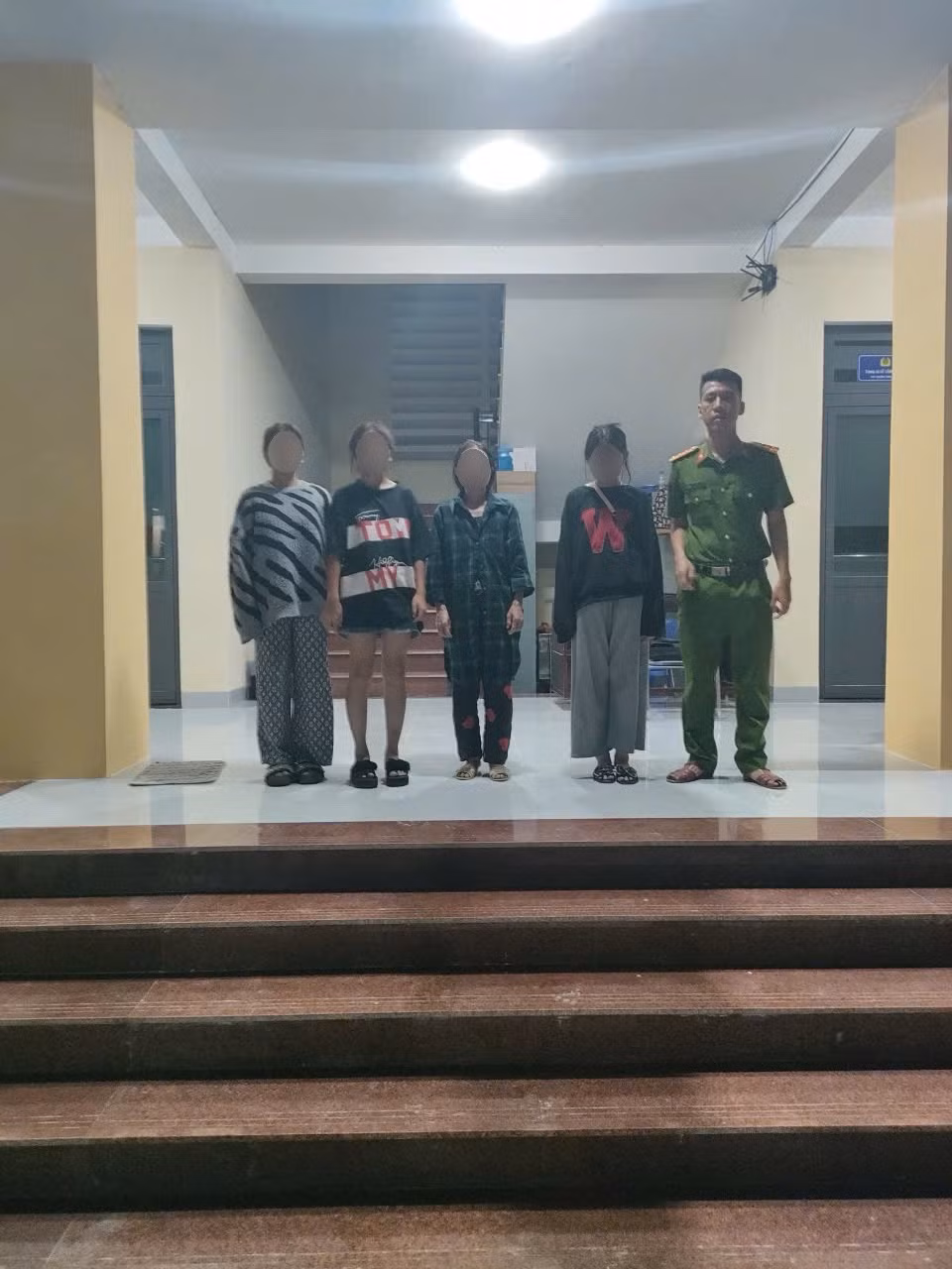 Quảng Ngãi: Công an xã kịp thời giải cứu các bé gái bị dụ dỗ lao động ngoài tỉnh -0