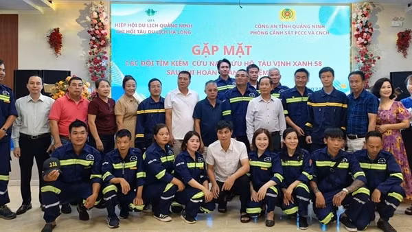 Nhiều lực lượng tình nguyện góp phần hoàn tất tìm kiếm cứu nạn vụ lật tàu