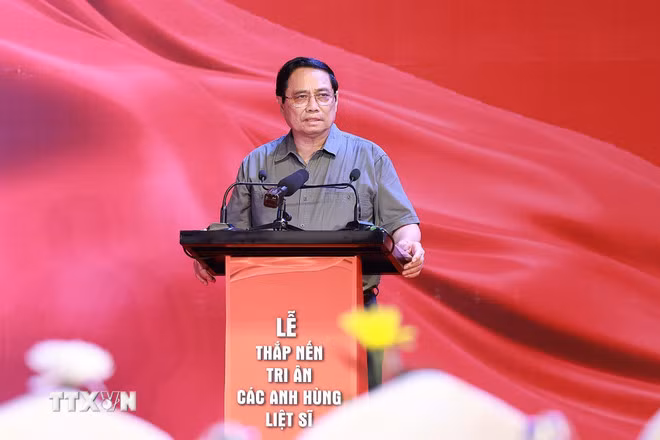 Thủ tướng dự Lễ thắp nến tri ân các anh hùng liệt sỹ tại Nghĩa trang Trường Sơn -0