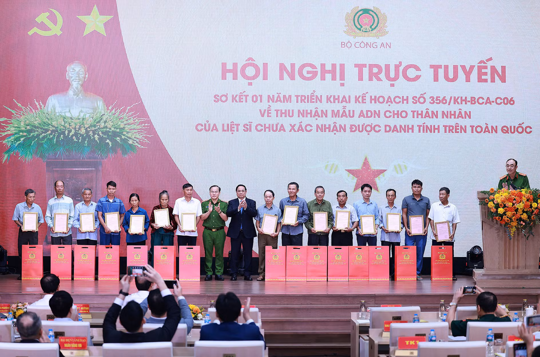 ADN là “chìa khóa” mở ra và phục hồi ký ức lịch sử cho thân nhân các gia đình liệt sĩ -0