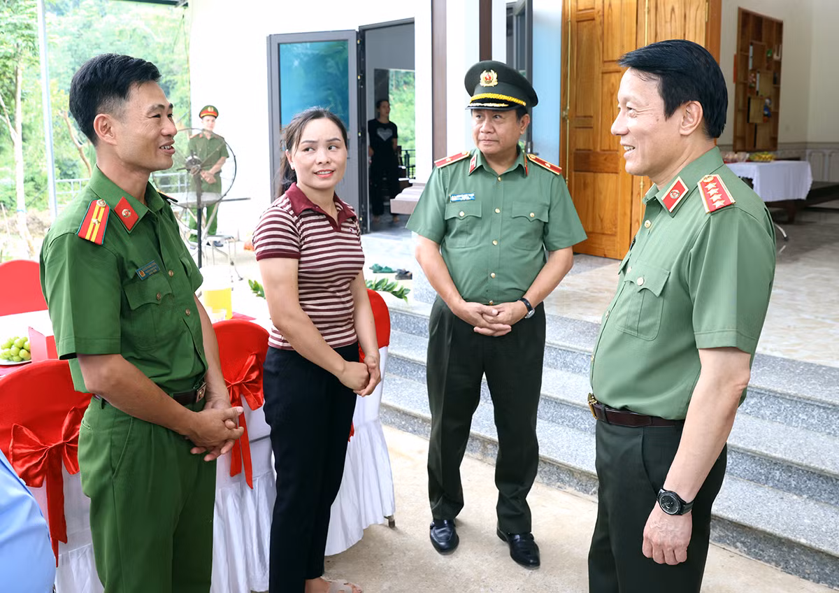Khắc ghi công ơn, tiếp bước truyền thống anh hùng -1
