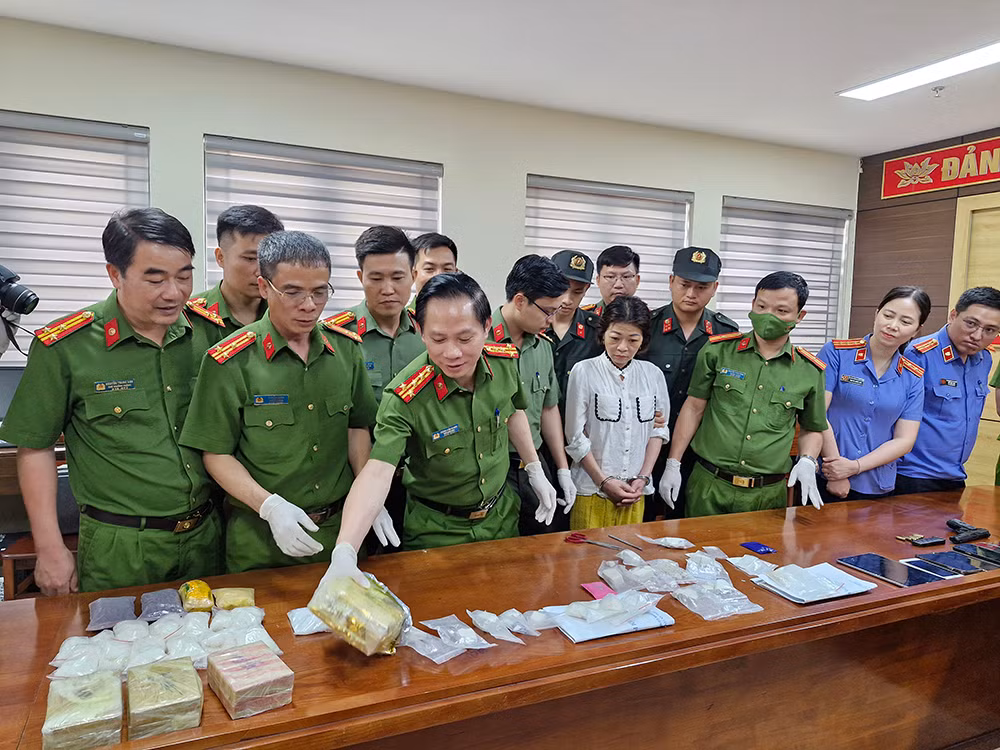 Gỡ mặt nạ 