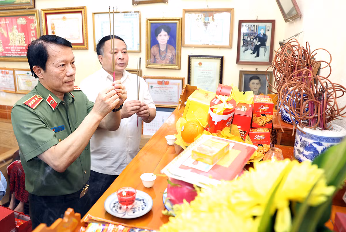 Khắc ghi công ơn, tiếp bước truyền thống anh hùng -0
