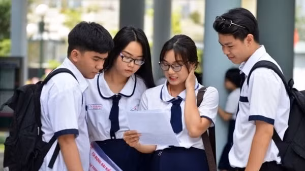 Phụ huynh và thí sinh lúng túng trước cách quy đổi điểm trúng tuyển đại học