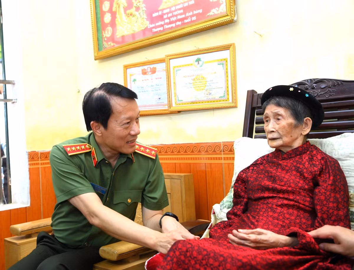 Xúc động với hành trình tri ân, nối tiếp truyền thống, trao nhà cho gia đình chính sách của Bộ trưởng Lương Tam Quang tại tỉnh Tuyên Quang -0