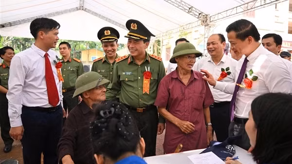 Xây dựng phong trào “Toàn dân bảo vệ ANTQ” cả trên không gian mạng