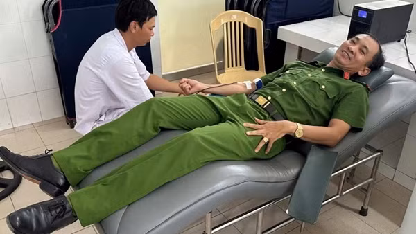 Phó Công an xã kịp thời hiến máu để cấp cứu bệnh nhân