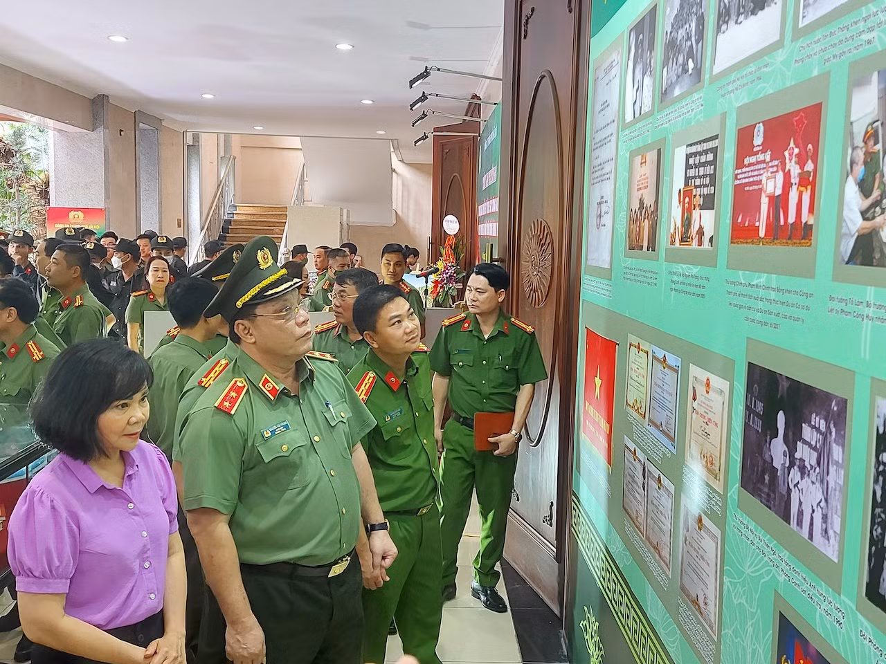 Triển lãm “Vinh quang chiến sỹ Cảnh sát Công an Thủ đô với sứ mệnh bảo vệ cuộc sống bình yên” -0