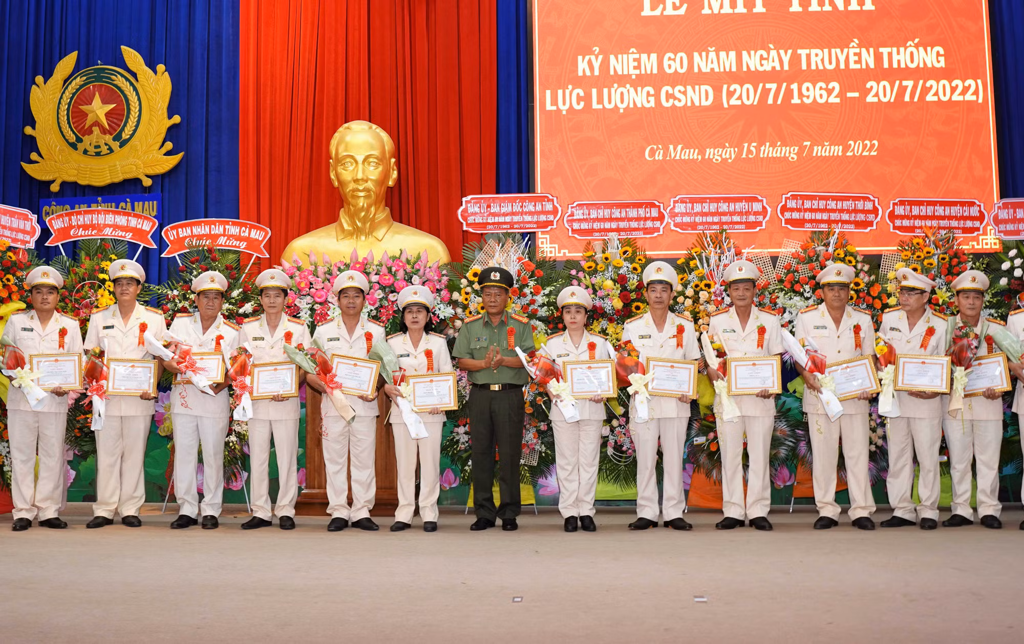 Công an các địa phương kỷ niệm 60 năm Ngày truyền thống lực lượng Cảnh sát nhân dân -0