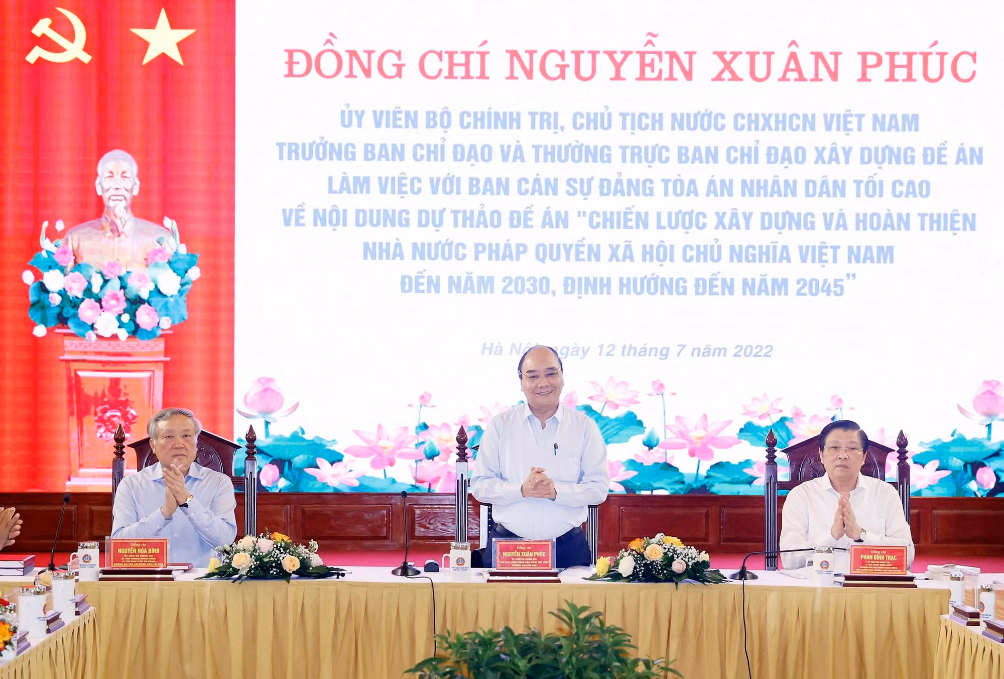 vna_potal_chu_tich_nuoc_nguyen_xuan_phuc_lam_viec_voi_ban_can_su_dang_toa_an_nhan_dan_toi_cao_ve_de_an_xay_dung_nha_nuoc_phap_quyen_6218276.jpg -0