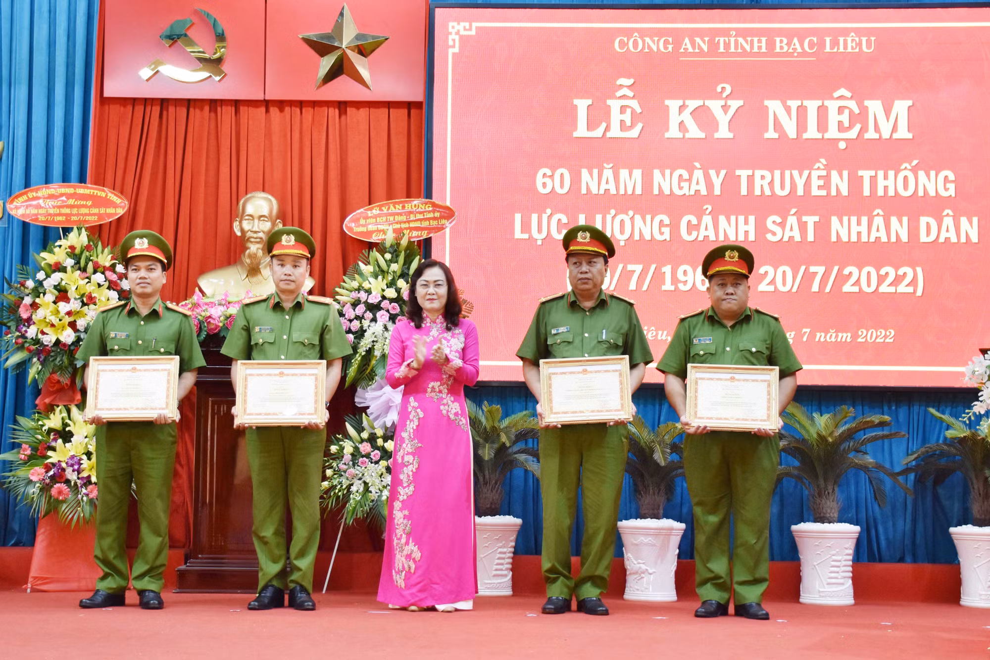 Bạc Liêu kỷ niệm 60 năm Ngày truyền thống lực lượng Cảnh sát nhân dân -0