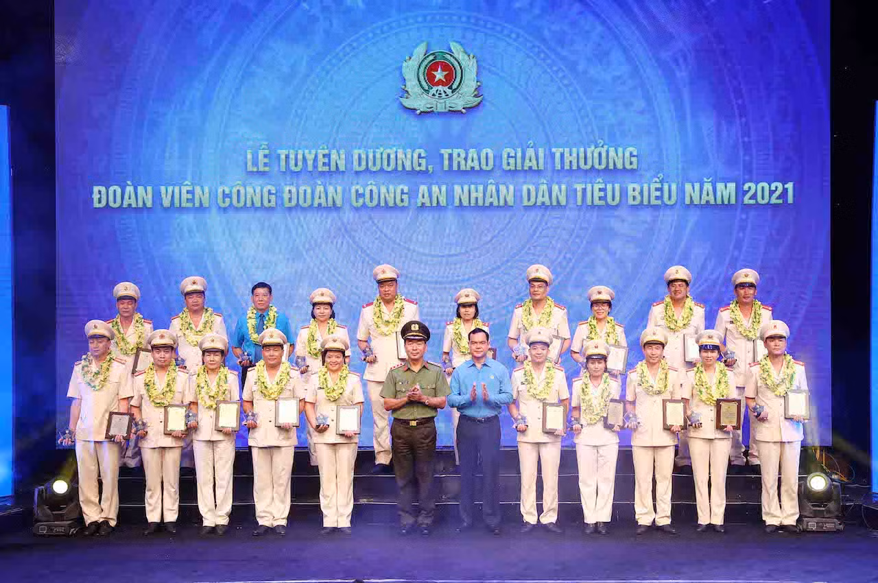 Tuyên dương những hạt nhân nòng cốt 