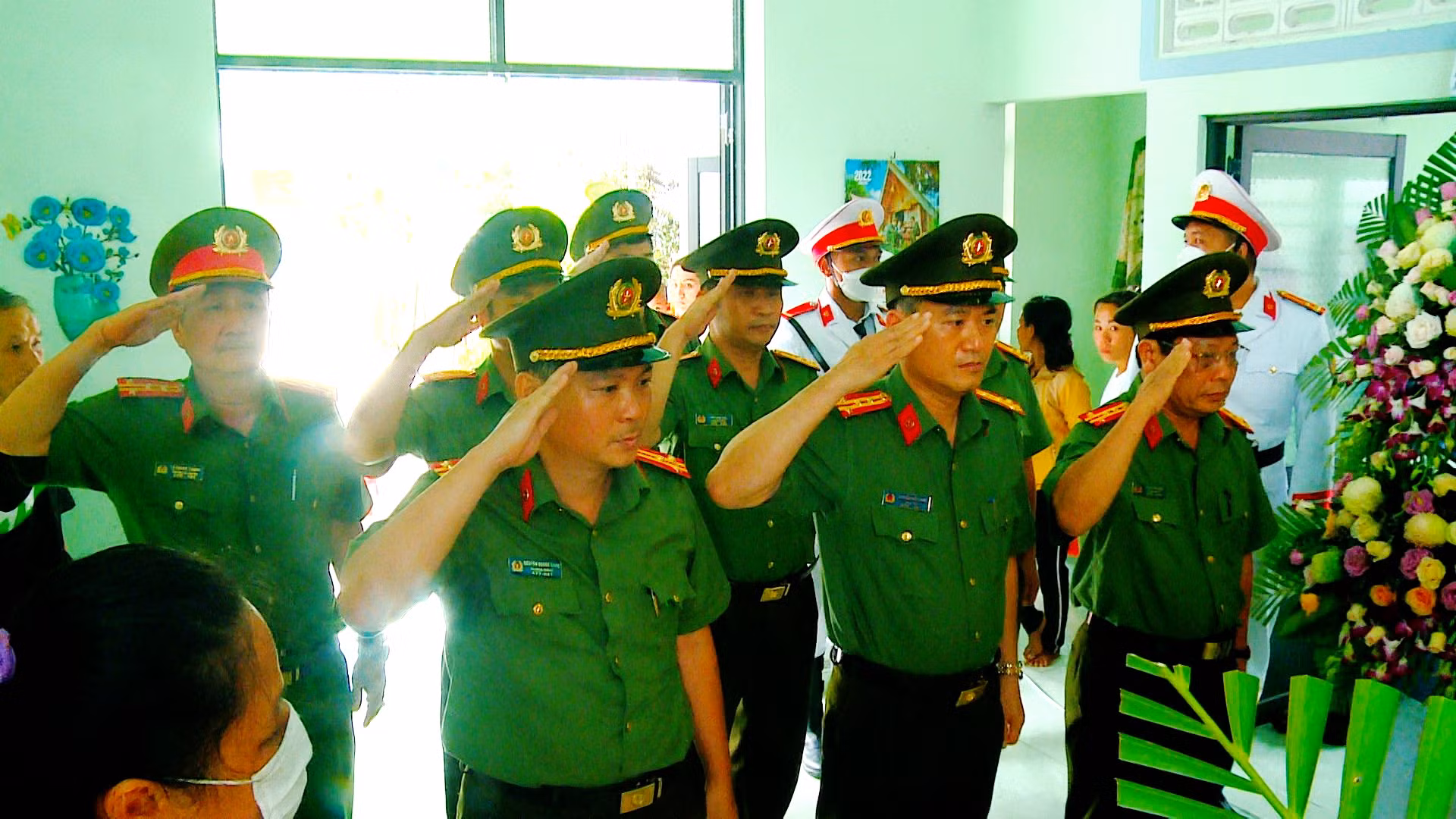  Máu anh đổ vì bình yên cuộc sống -0