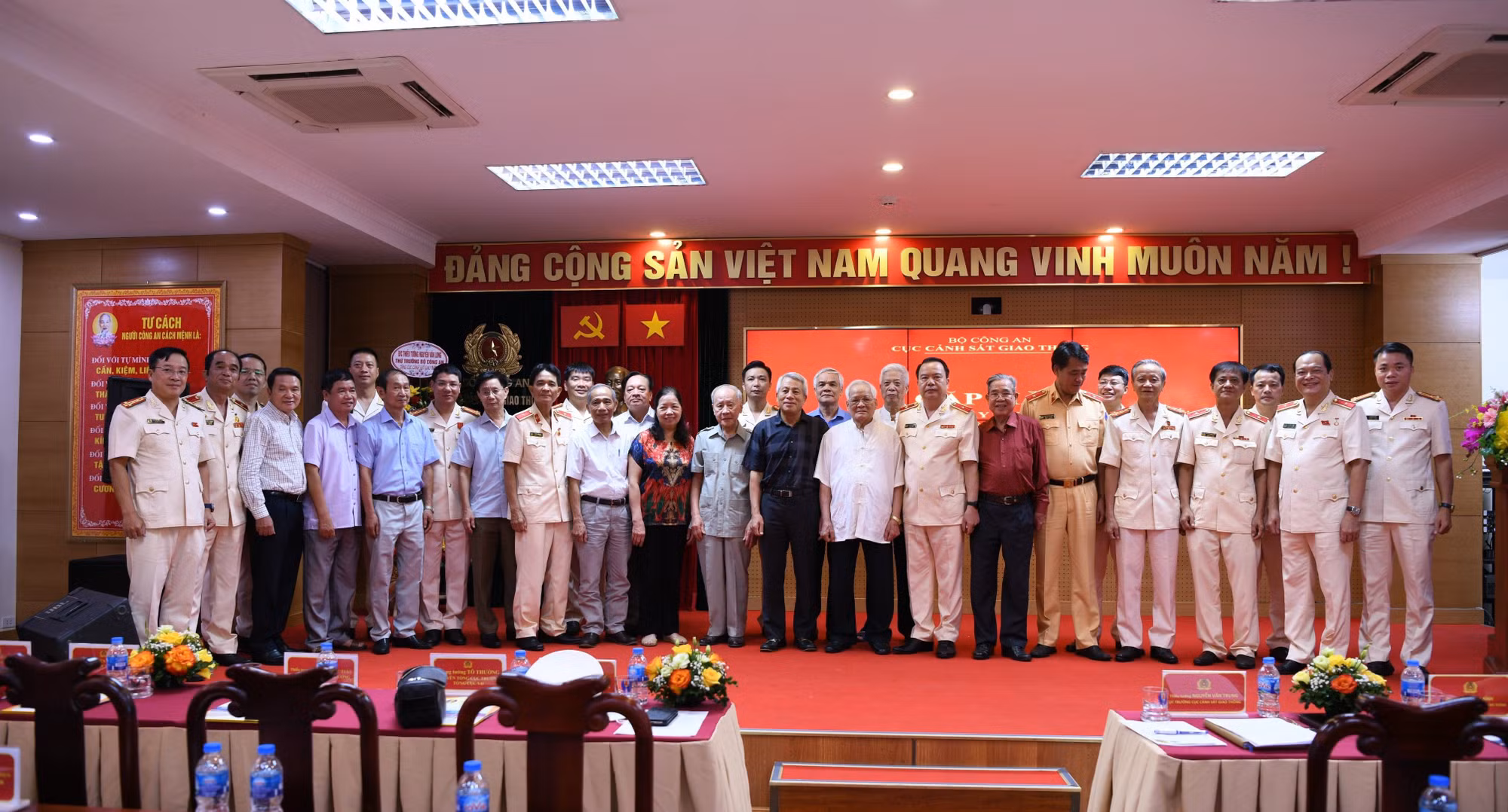  Cục CSGT đã tổ chức gặp mặt nhân kỷ niệm 60 năm Ngày truyền thống lực lượng Cảnh sát nhân dân -0