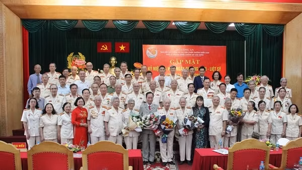 Phát huy tinh thần cách mạng của cán bộ Công an chi viện chiến trường miền Nam