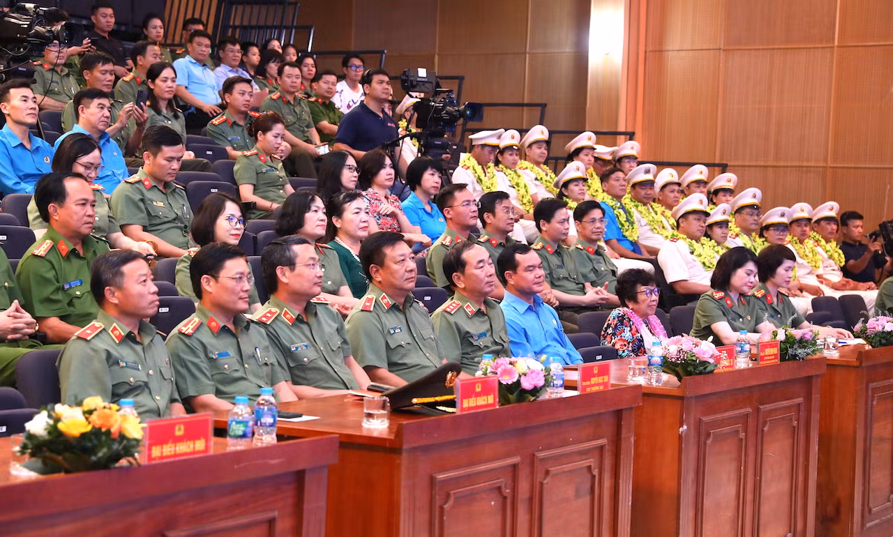 Tuyên dương những hạt nhân nòng cốt 