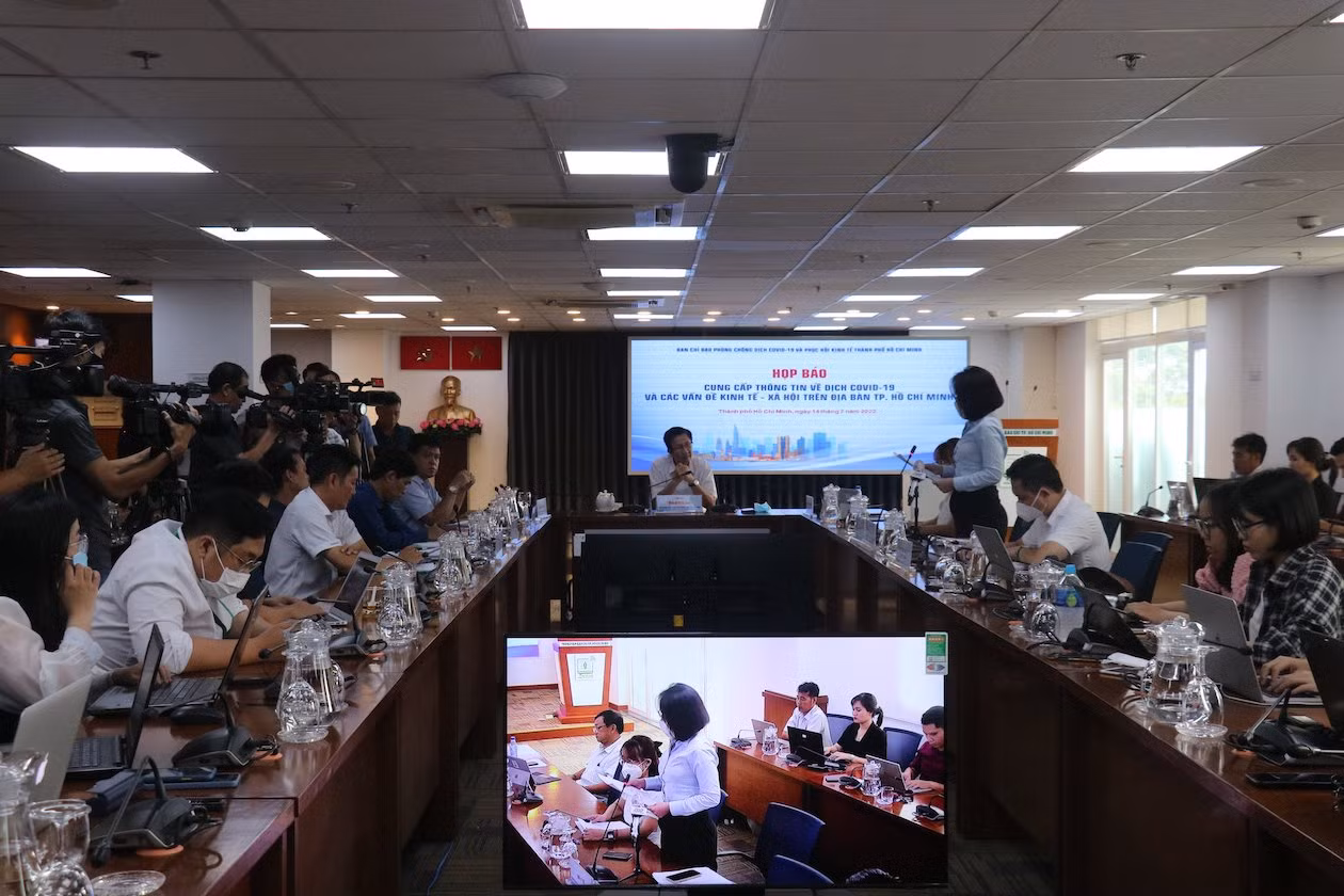Sở y tế trả lời vấn đề thuốc chống dịch tồn kho, bệnh nhân bị hoại tử xương liên quan COVID-19 -0