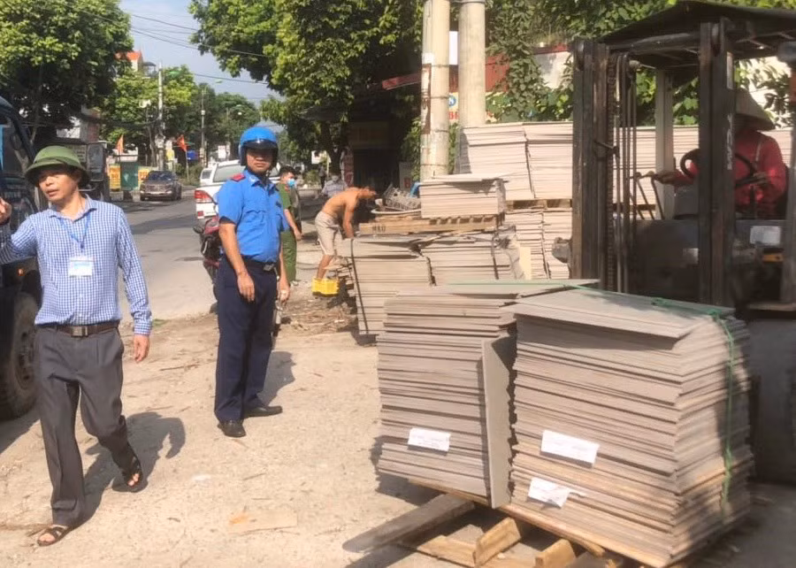 Xử phạt hơn 9. 000 vi phạm TTATGT, vệ sinh môi trường ở Thủ đô -0