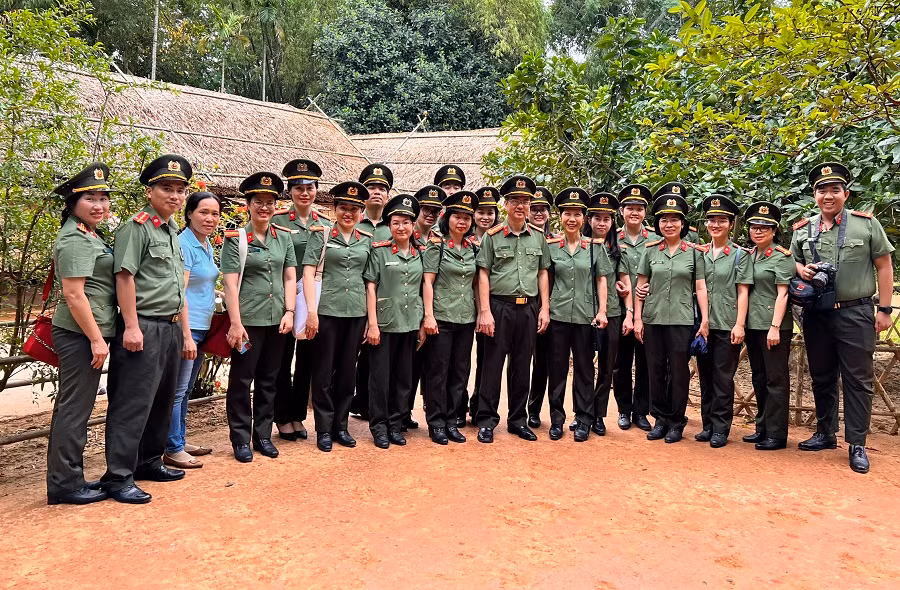 Cục Khoa học, Chiến lược và Lịch sử Công an tổ chức hành trình tri ân tại Nghệ An -0