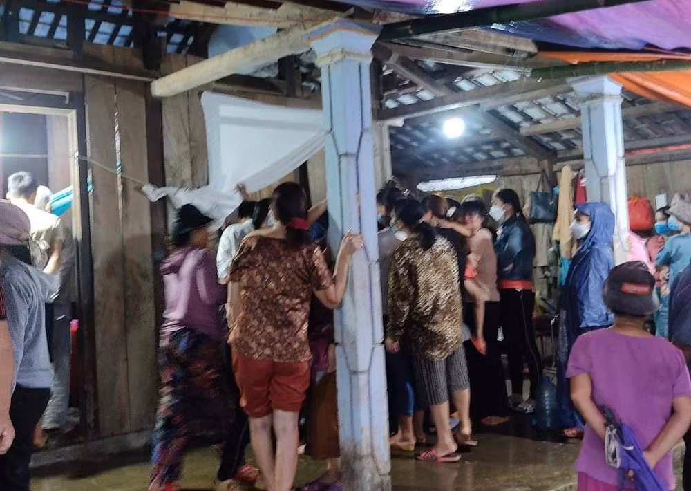 Người đàn ông tử vong khi trèo lên vách núi lấy mật -0