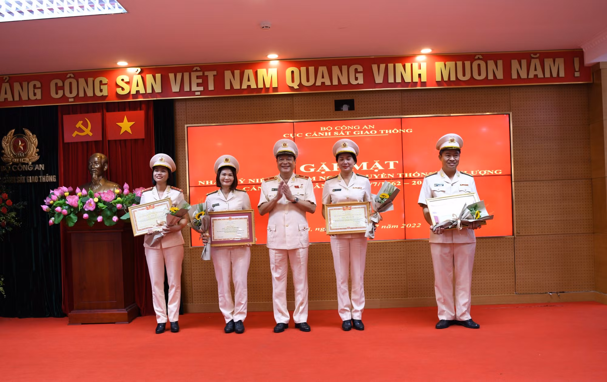  Cục CSGT đã tổ chức gặp mặt nhân kỷ niệm 60 năm Ngày truyền thống lực lượng Cảnh sát nhân dân -0