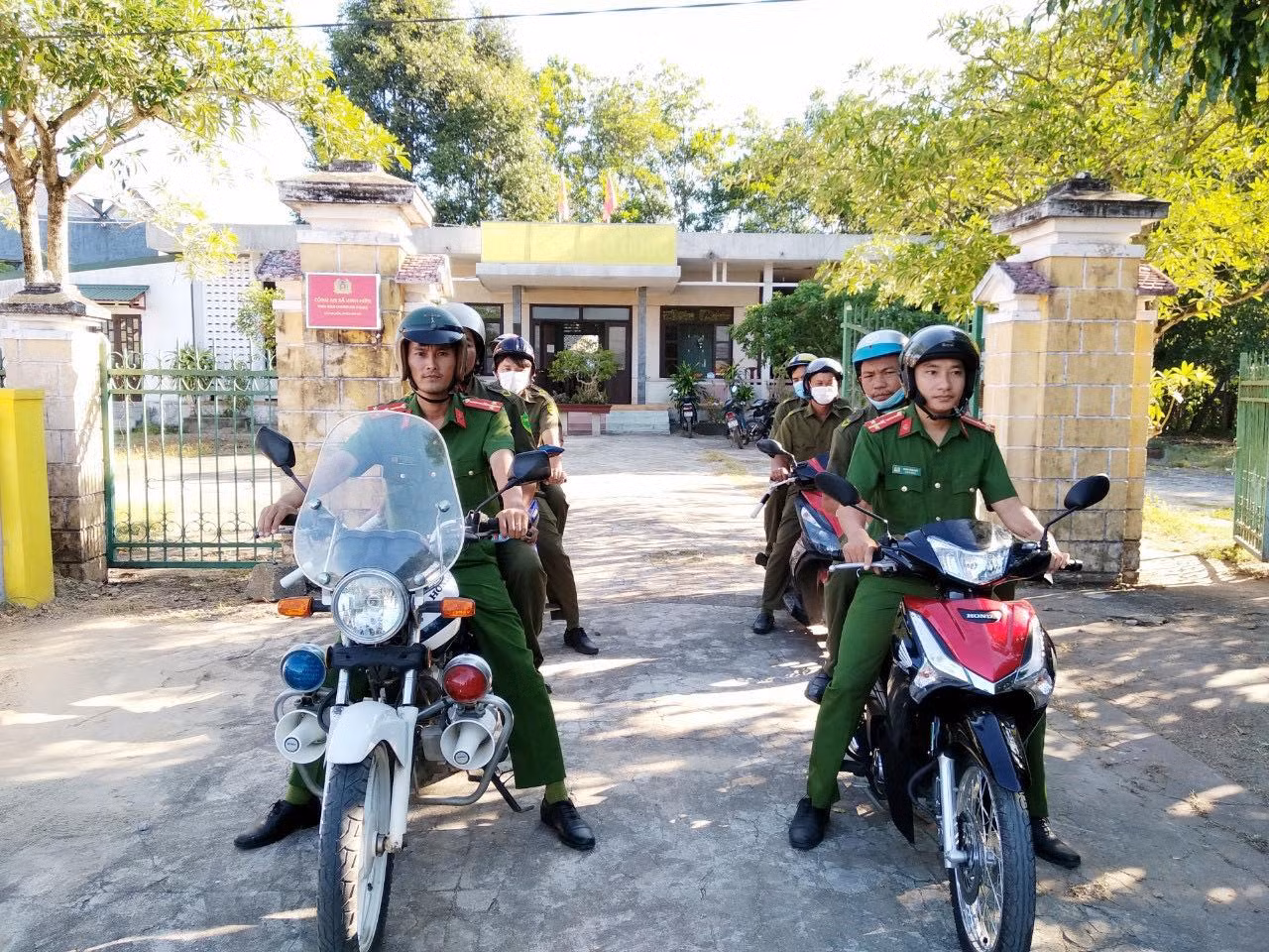 Bình yên bên cửa biển Tư Hiền -0