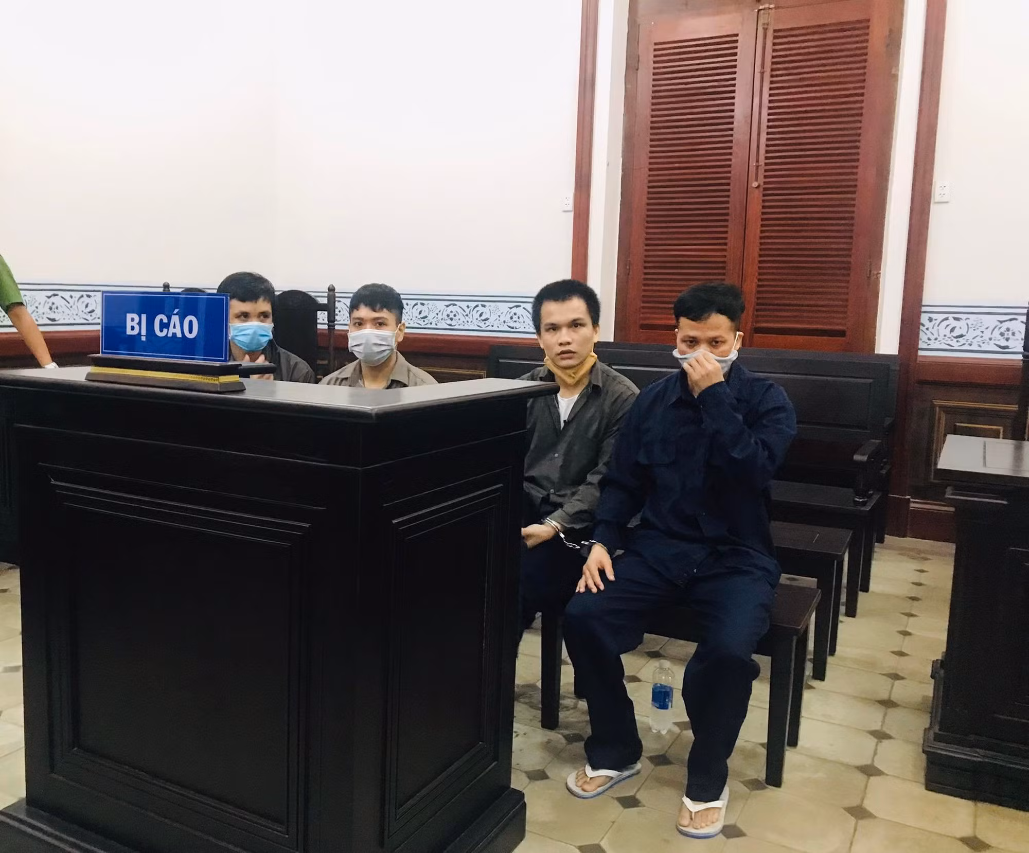 Tổ chức sản xuất nhớt giả, giám đốc và nhân viên cùng án -0