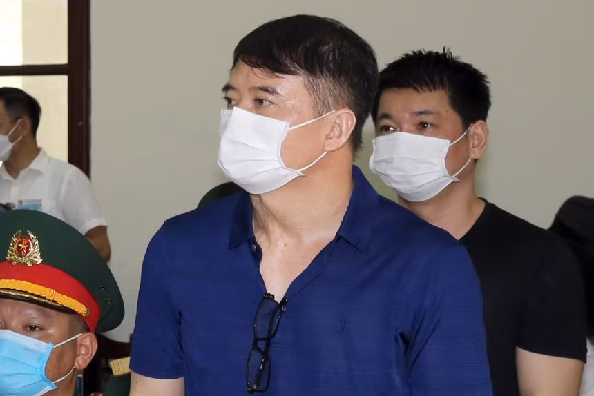 Trùm buôn lậu xăng tố cựu Đại tá nhiều lần nhận tiền “giúp” buôn lậu -0
