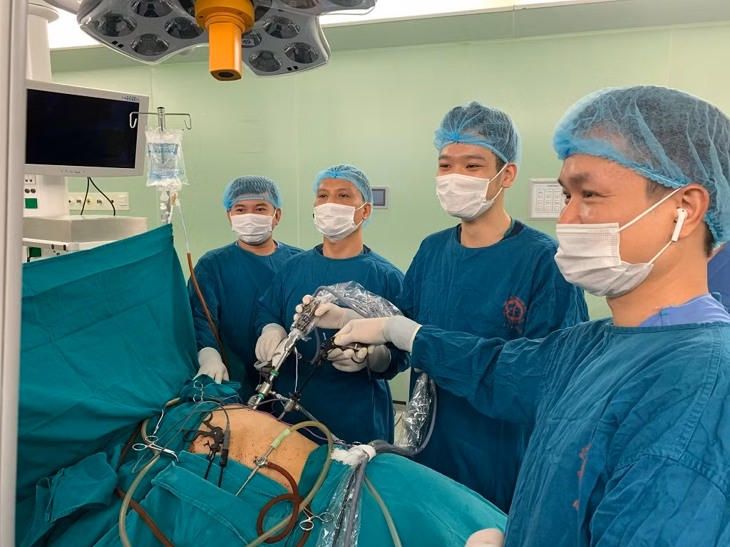 Cụ ông 81 tuổi phẫu thuật cắt thực quản, tạo hình đường tiêu hóa thành công -0