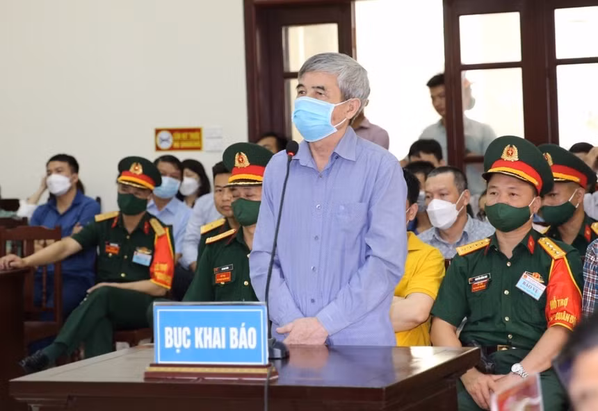 Trùm buôn lậu xăng chi rất nhiều tiền cho các VIP để hối lộ và ngoại giao -1