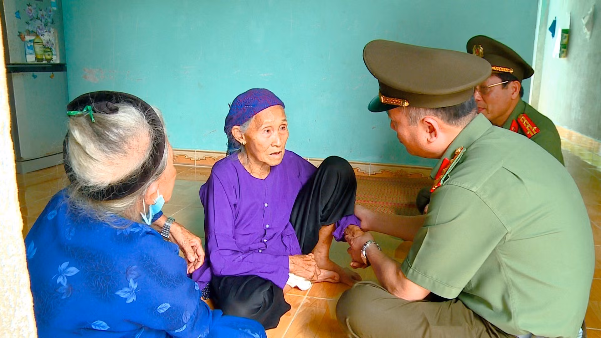  Máu anh đổ vì bình yên cuộc sống -1
