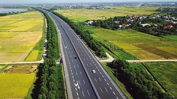 Khởi công 12 dự án thành phần cao tốc Bắc - Nam trước ngày 31/12