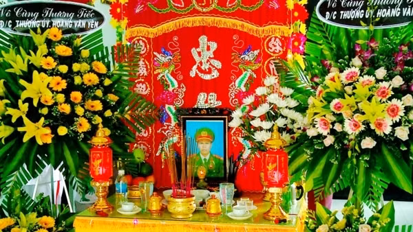 Truy tặng Huân chương Bảo vệ Tổ quốc hạng Ba cho Đại úy Hoàng Văn Yên
