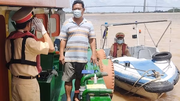 Góp phần trả lại sự bình yên cho khu phố ảnh 2