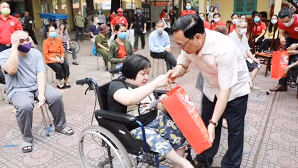 Tháng Nhân đạo: Hướng về ngư dân nghèo và trẻ em nghèo, khuyết tật