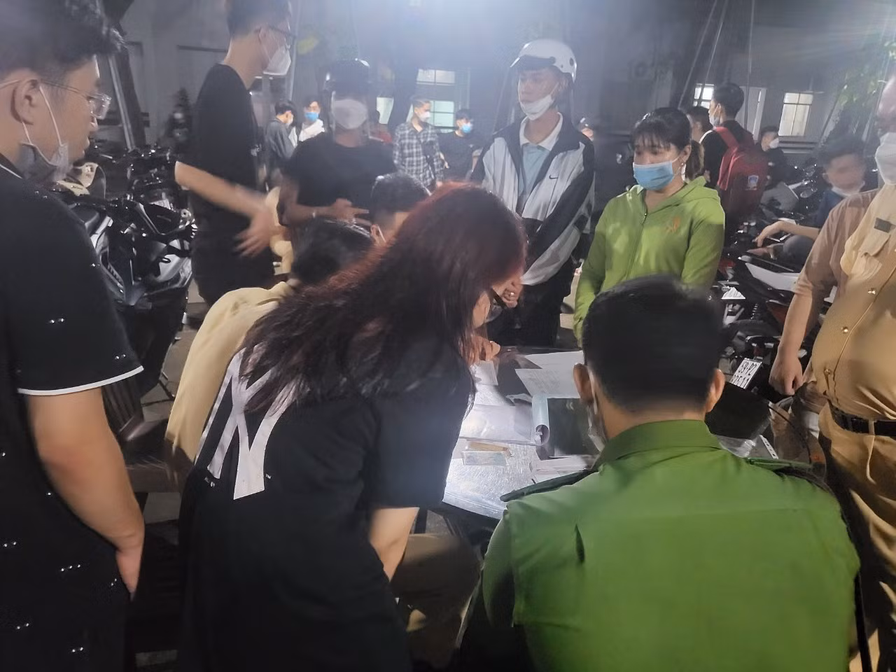 Vụ hàng trăm “quái xế” tụ tập chuẩn bị “bão”: Tạm giữ 48 phương tiện -0