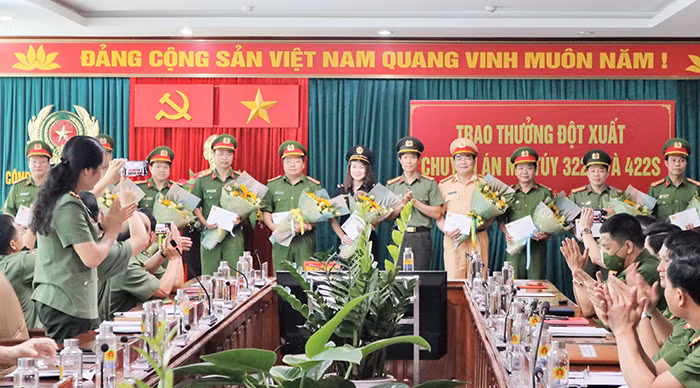 Vụ phục kích bất ngờ và chiếc bao tải 60 bánh heroin -0