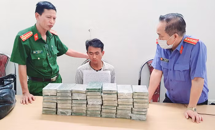 Vụ phục kích bất ngờ và chiếc bao tải 60 bánh heroin -0