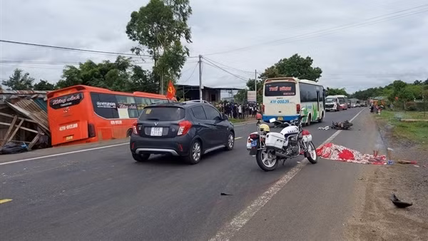 Xe khách lao vào thành cầu Rạch Miễu, nhiều hành khách hú vía ảnh 3