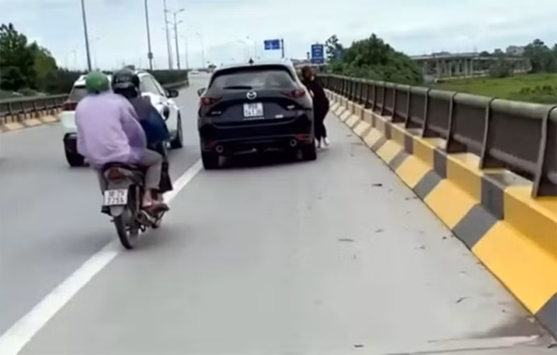 Tạm giữ 15 “dân chơi” lạng lách, đánh võng trong đêm thứ 2 nghỉ lễ -0