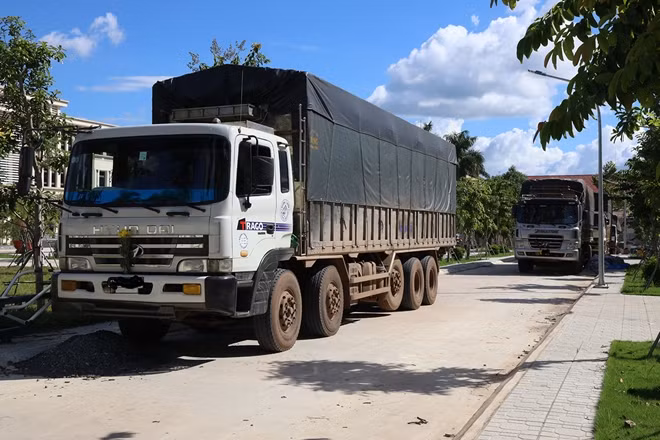 Hàng loạt vụ vận chuyển hàng lậu ở vùng giáp biên -0