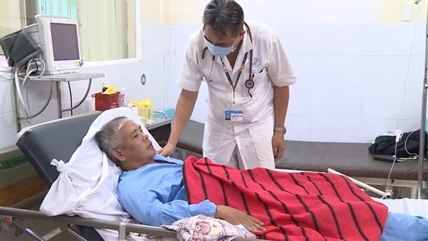 Tin mới về vụ ngộ độc rượu khiến 1 người chết, 3 người cấp cứu