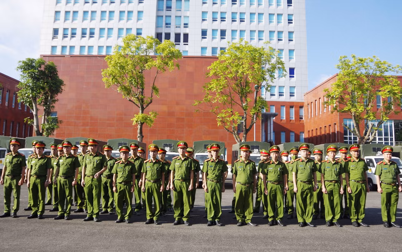 Hưng Yên: Bàn giao thêm 41 xe ô tô tải cho lực lượng Công an xã, thị trấn -0