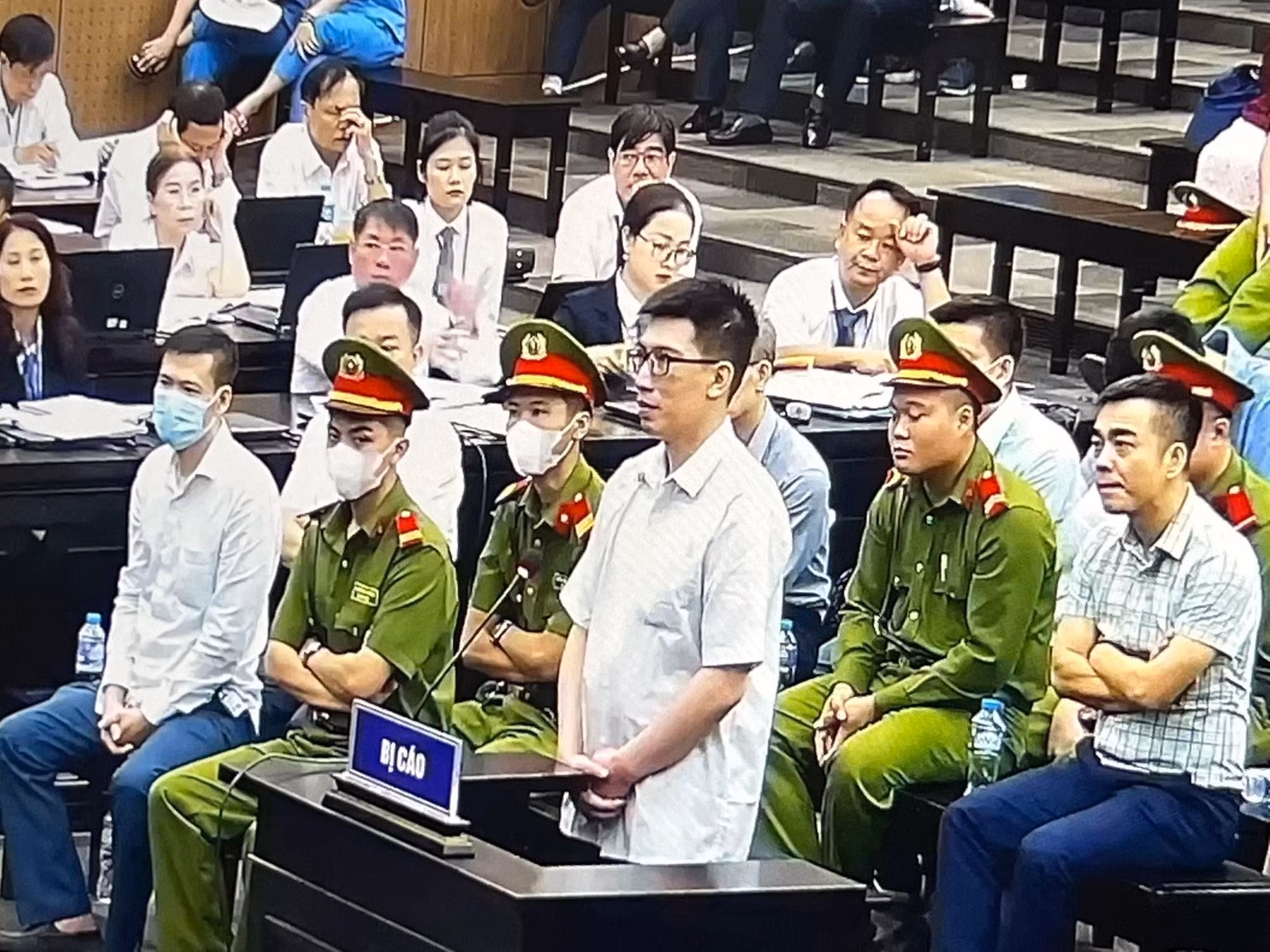 Cựu Trợ lý Phó Thủ tướng khai gì về số tiền 4,2 tỷ đồng đã nhận? -0